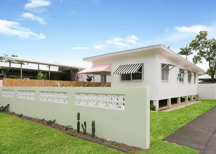 Tropicana Bungalow - Retro Getaway Cairns